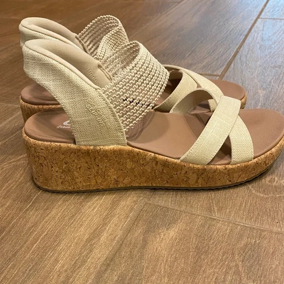 Skechers Women's Tan and Cream Sandals - Picture 3 of 3